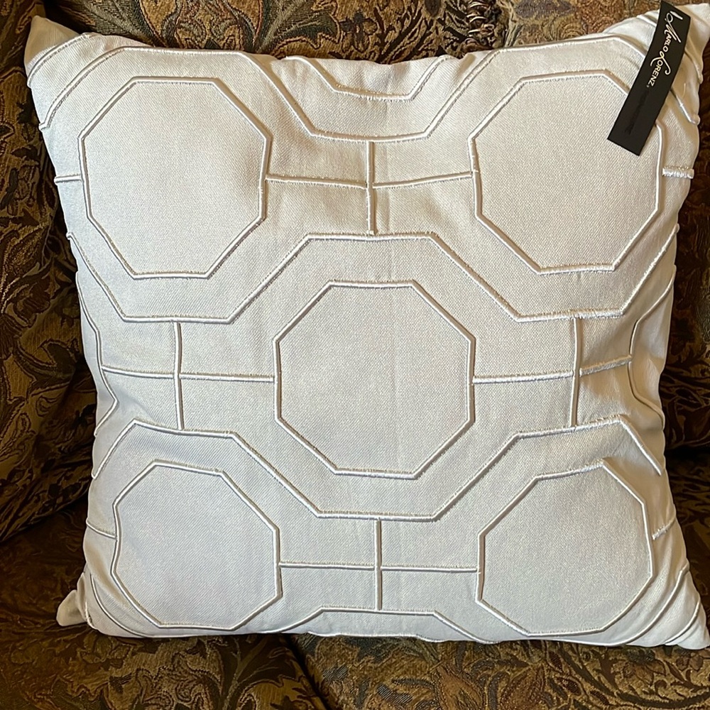 NWT Marlo Lorenz Signature Throw pillow Home Duck Feather 20x20 faux linen